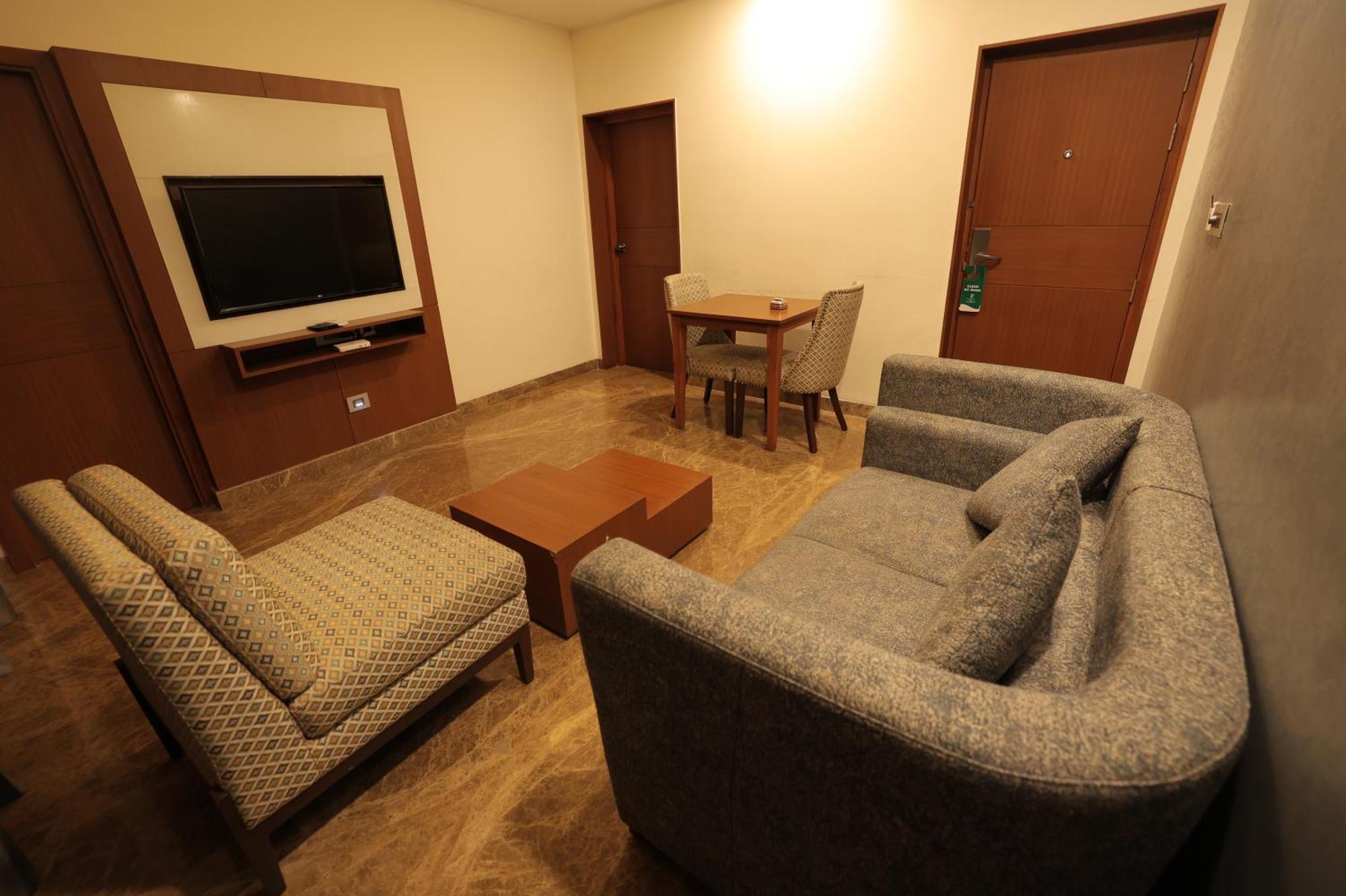 Poppys Vista Hotel Thirumurugan Poondi Экстерьер фото